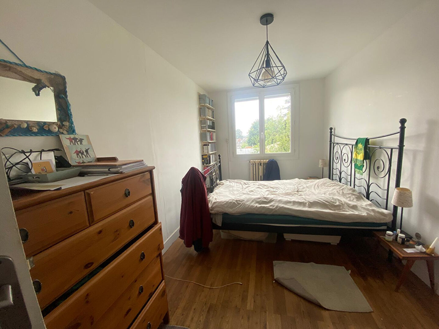 Photo Zola -  Idéalement situé, dans peite copropriété calme, bel appartement  - double salon-séjour, deux chambres. Rangements et cave. image 2/2