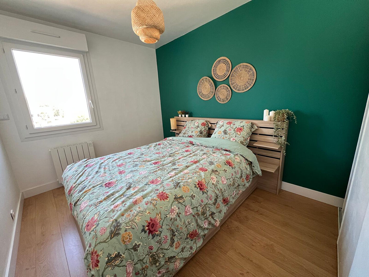 Photo Tortière - Idéalement situé, en étage élevé d'un immmeuble récent, appartement trois pièces en très bon état. Ascenseur et parking en sous-sol. image 3/4