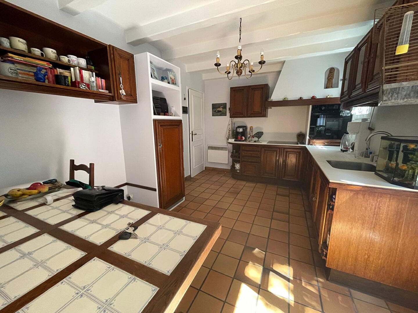 Photo La Chapelle sur Erdre - Spacieuse maison en état impeccable comprenant une vaste pièce de vie ; ainsi que cinq chambres. Jardin et garage. image 4/6