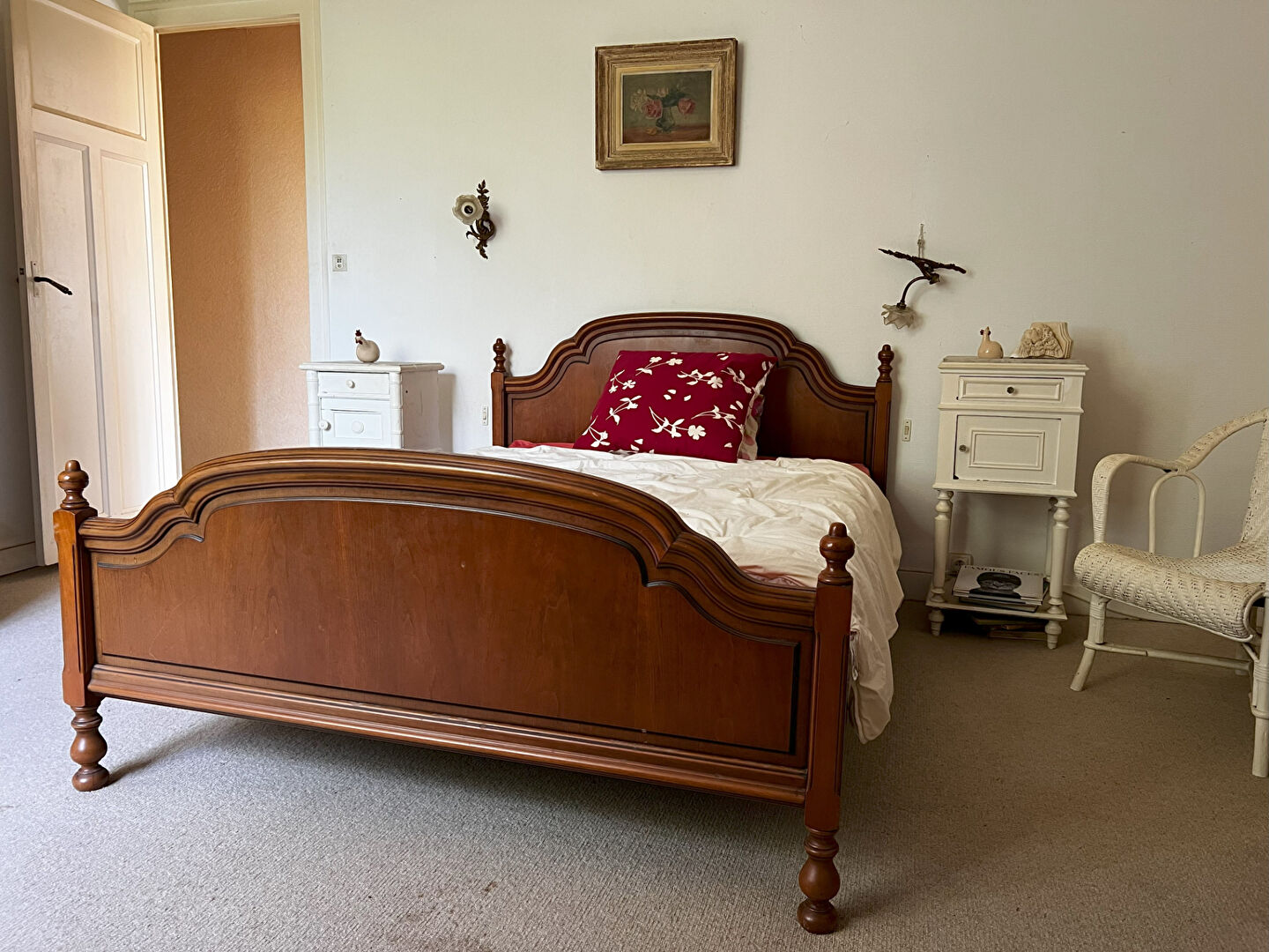 Photo Rte de Paris - Maison ancienne avec cachet à rénover. Quatre chambres, jardin, garage et dépendance. image 4/6