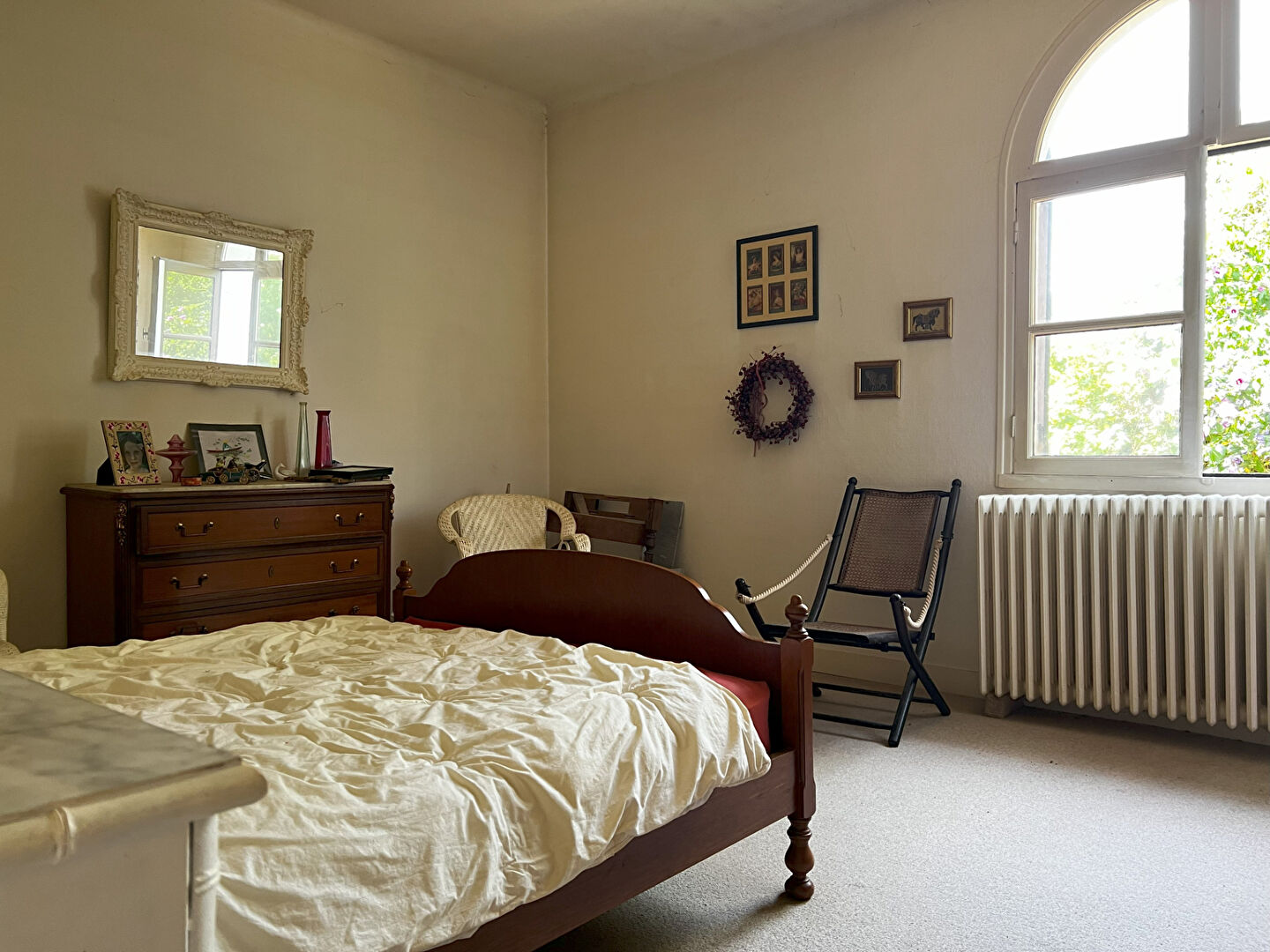 Photo Rte de Paris - Maison ancienne avec cachet à rénover. Quatre chambres, jardin, garage et dépendance. image 5/6