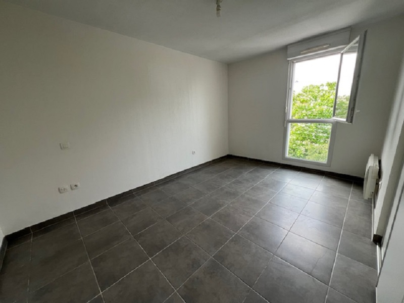 Photo Durantiere - Dans un petit collectif récent, bel appartement trois pièces, deux chambres. Ascenseur, terrasse et pkg en sous sol. image 3/5