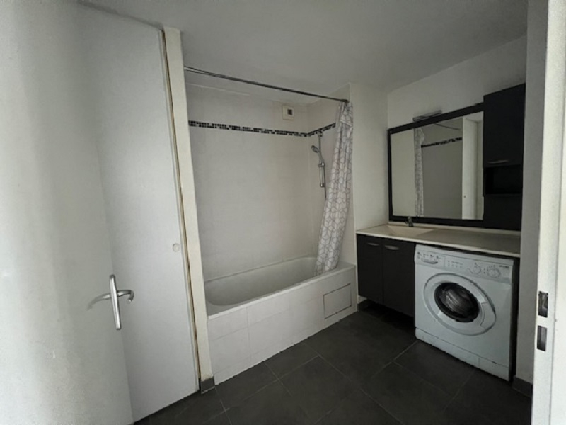 Photo Durantiere - Dans un petit collectif récent, bel appartement trois pièces, deux chambres. Ascenseur, terrasse et pkg en sous sol. image 5/5