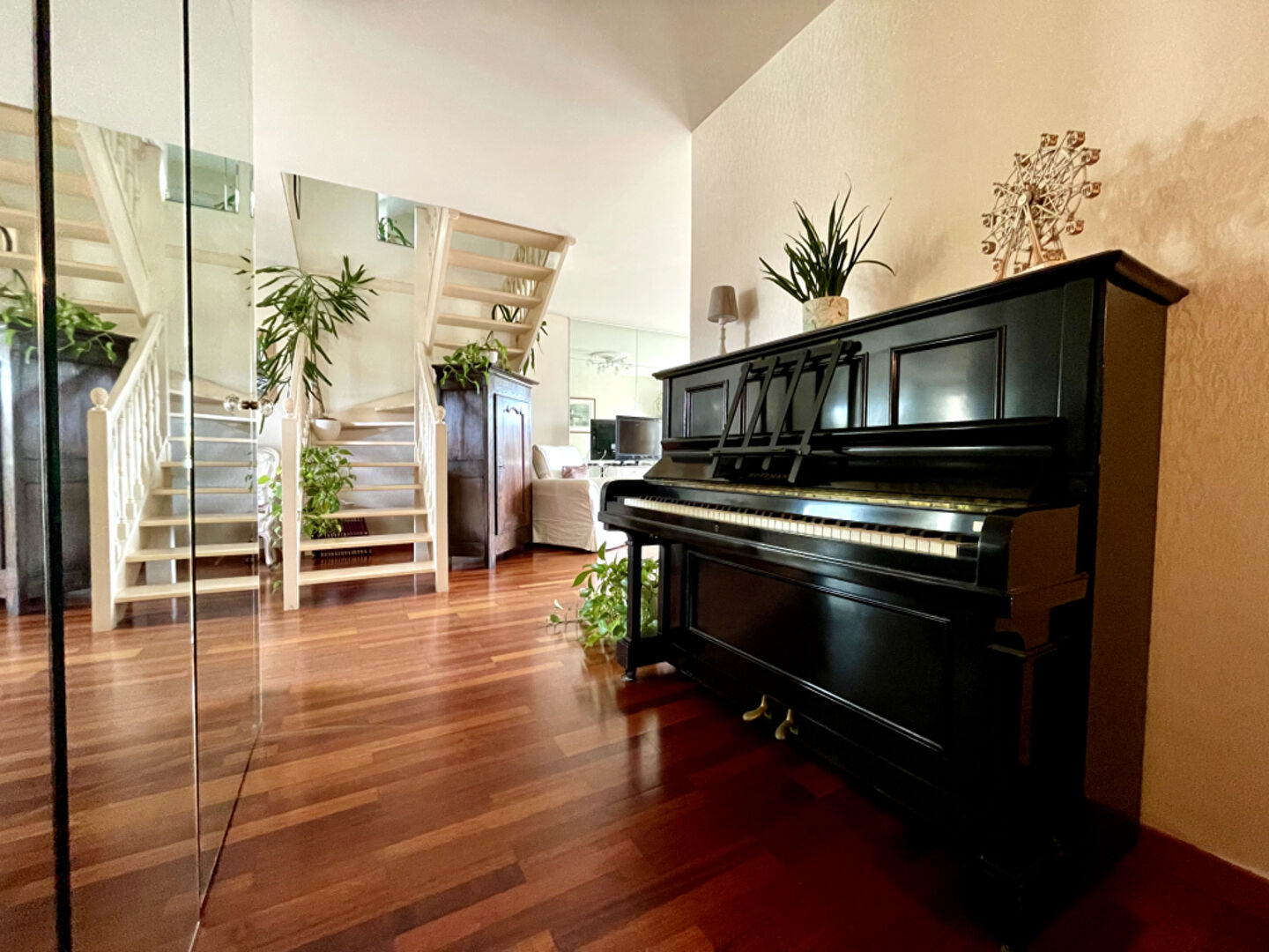 Photo Eraudière - En bord d'Erdre, bel appartement en dernier étage s'ouvrant sur une terrasse exposé sud-ouest. Trois chambres. Acsenseur, pkg extérieur, box en sous-sol et cave. image 1/6