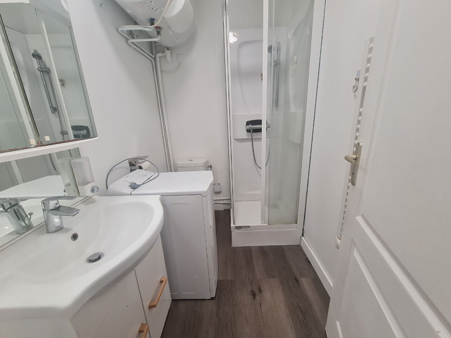 Photo Landreau - Dans une maison divisée en plusieurs appartements, deux pièces en rez de chaussée s'ouvrant sur un jardin privatif. Tram et bus à proximité immédiate. image 3/3