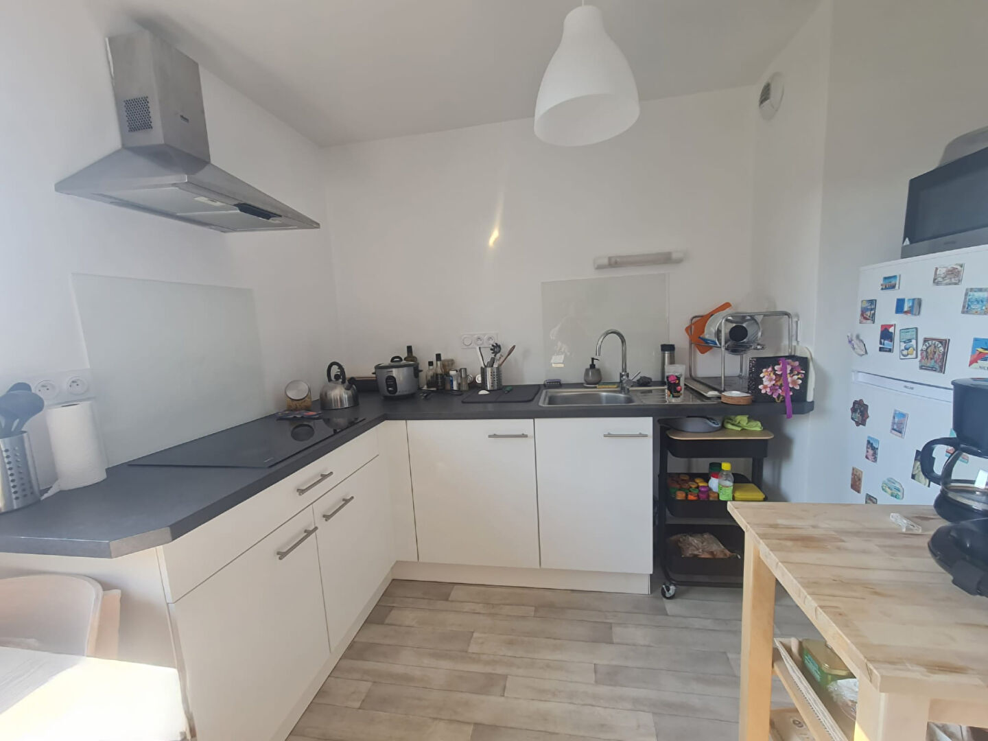 Photo Gare sud - Dans un immeuble récent avec ascenseur, grand studio  en bon état. idéal investissement locatif. image 2/3