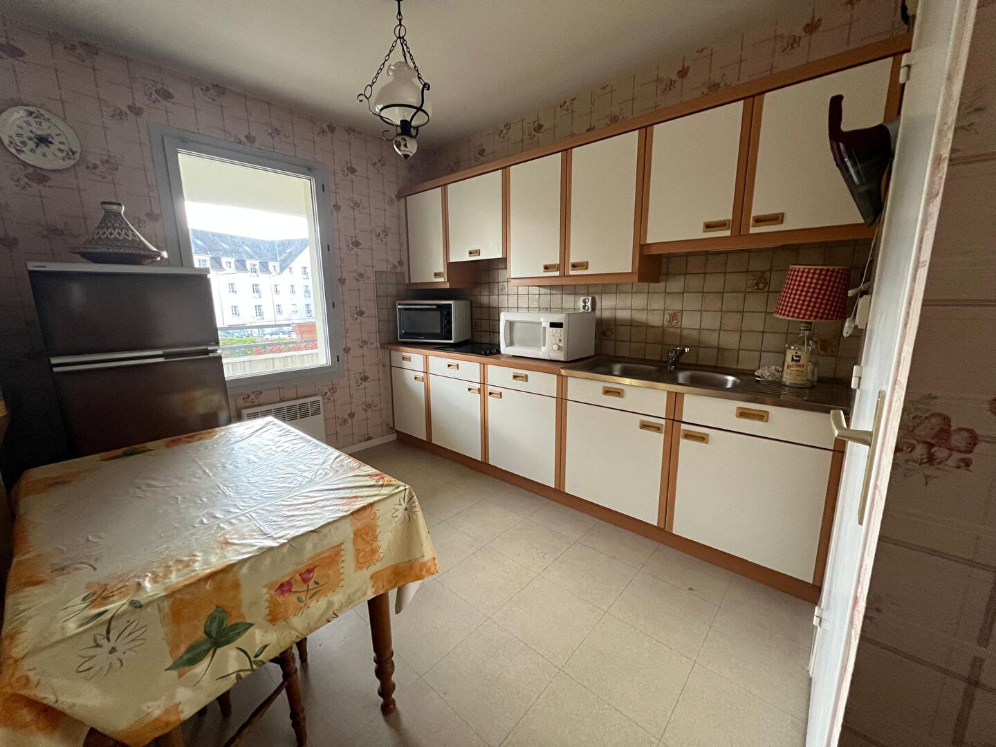 Photo Centre Ville - Dans immeuble récent avec ascenseur, spacieux et lumineux 3 pièces s'ouvrant sur un balcon.  Deux places de pkg en sous-sol. image 4/6