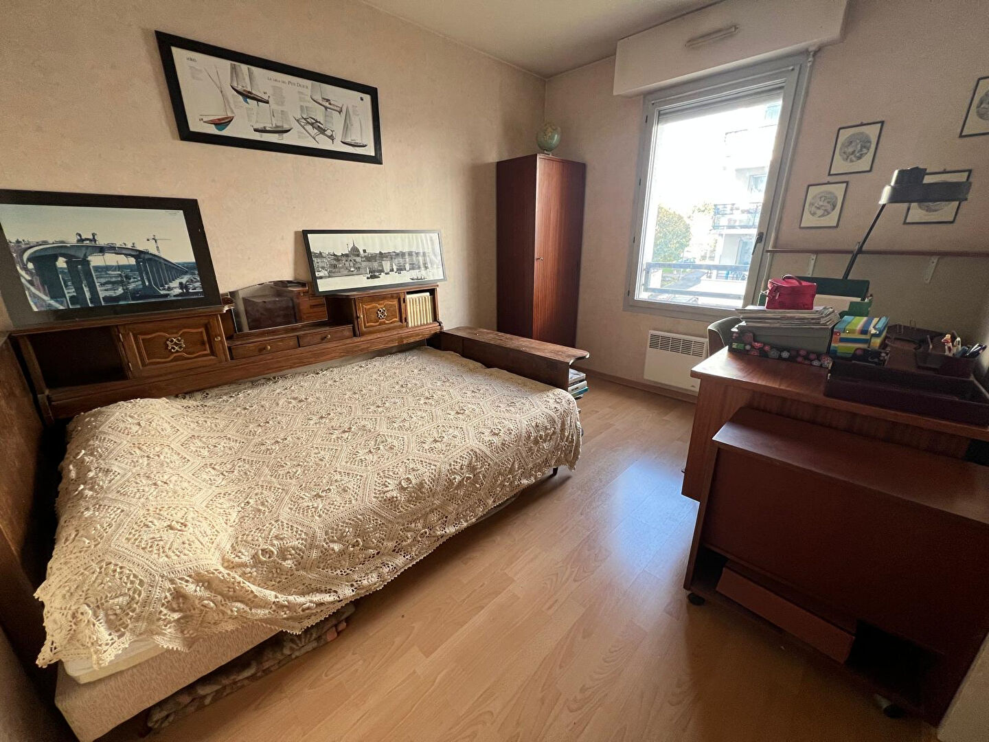 Photo Centre Ville - Dans immeuble récent avec ascenseur, spacieux et lumineux 3 pièces s'ouvrant sur un balcon.  Deux places de pkg en sous-sol. image 5/6