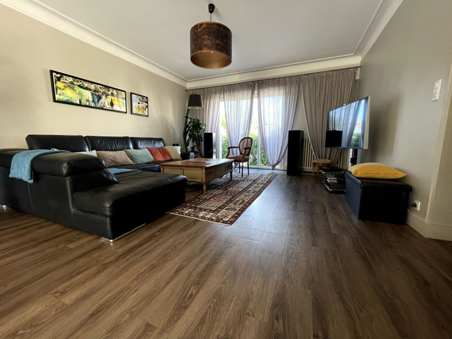 Photo Nantes  - Maison spacieuse et lumineuse comprenant quatres chambres, salle d'eau et salle de bains. Magnifique terrasse, grand garage et cave. image 3/6