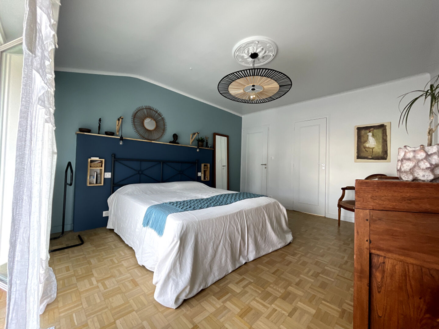 Photo Nantes  - Maison spacieuse et lumineuse comprenant quatres chambres, salle d'eau et salle de bains. Magnifique terrasse, grand garage et cave. image 6/6