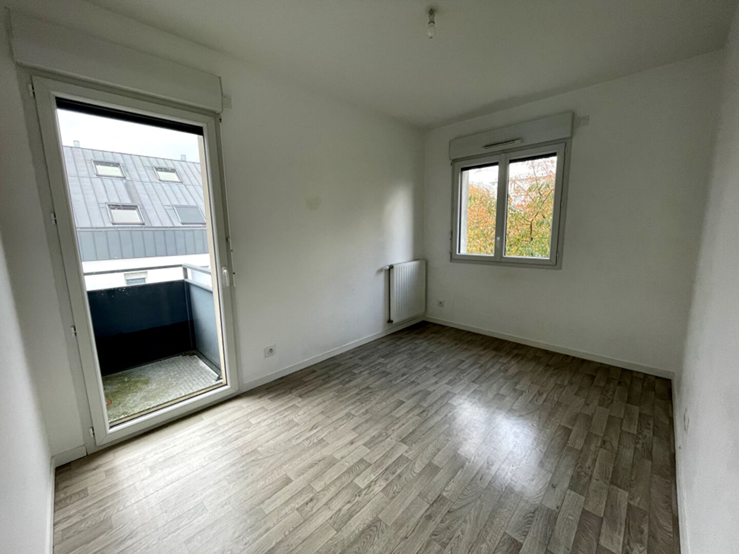 Photo Pont du cens - Appartement récent et lumineux, comprenant deux chambres, balcon. Place de parking en sous sol et cave. image 5/6