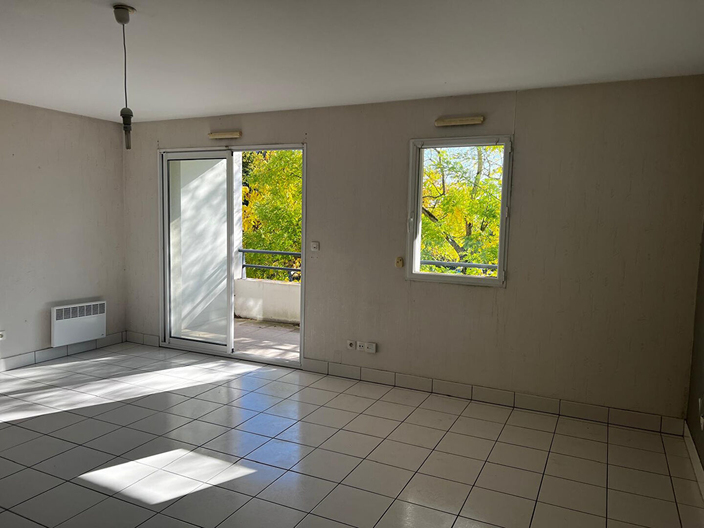 Photo Boissière - Spacieux et lumineux 3 pièces avec grand balcon. Ascenseur et garage boxé en sous-sol. image 1/6