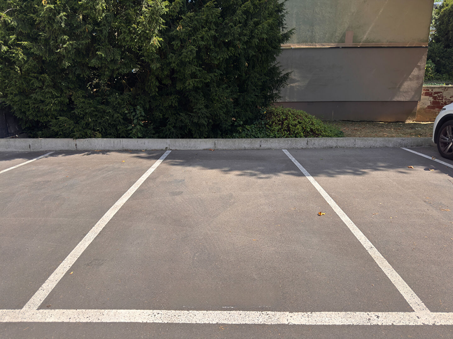 Photo Parking extérieur secteur village Fontenay Sous Bois image 1/3