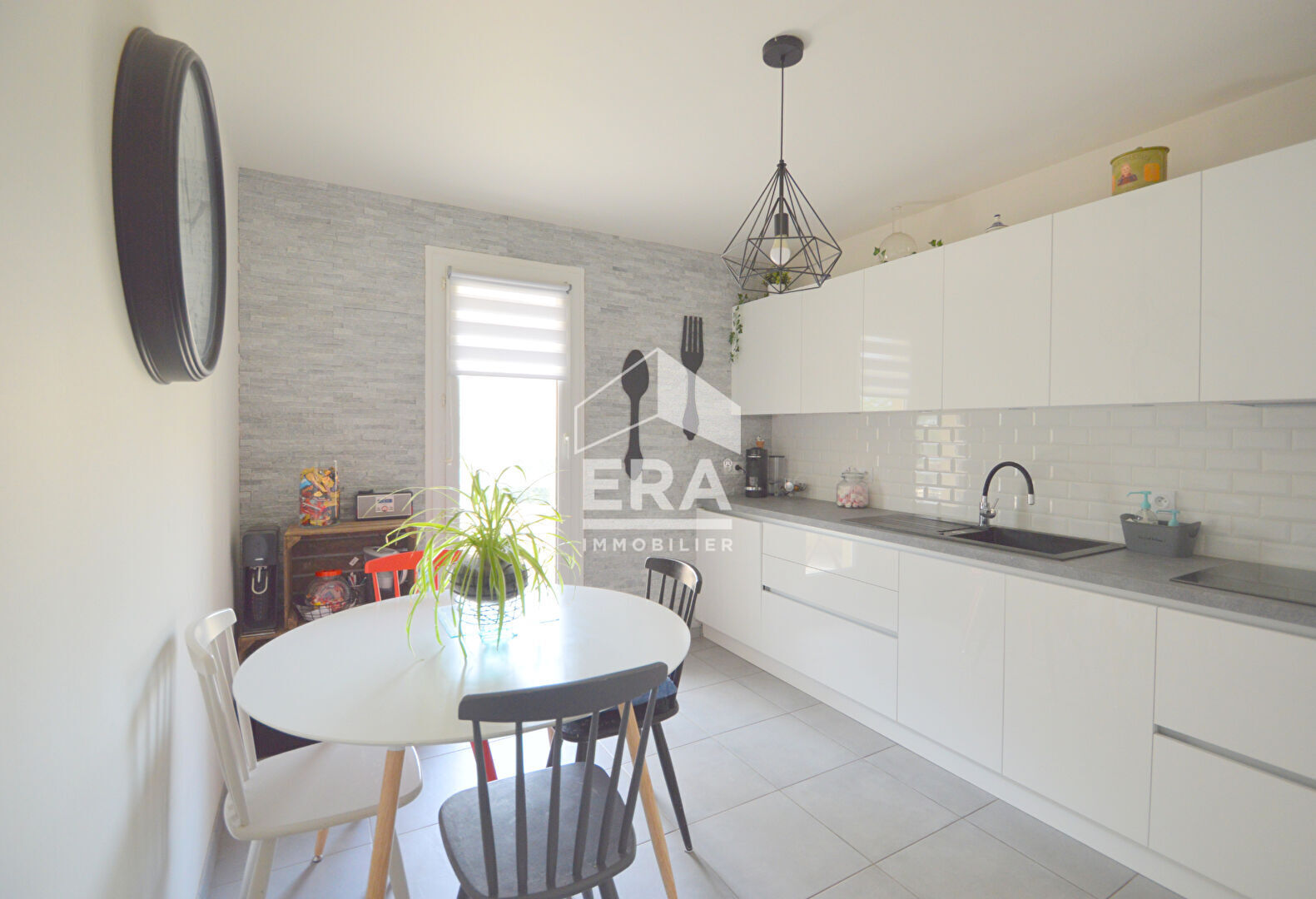 Photo Appartement Issy Les Moulineaux 5 pièce(s) 96 m2  Parking image 5/6