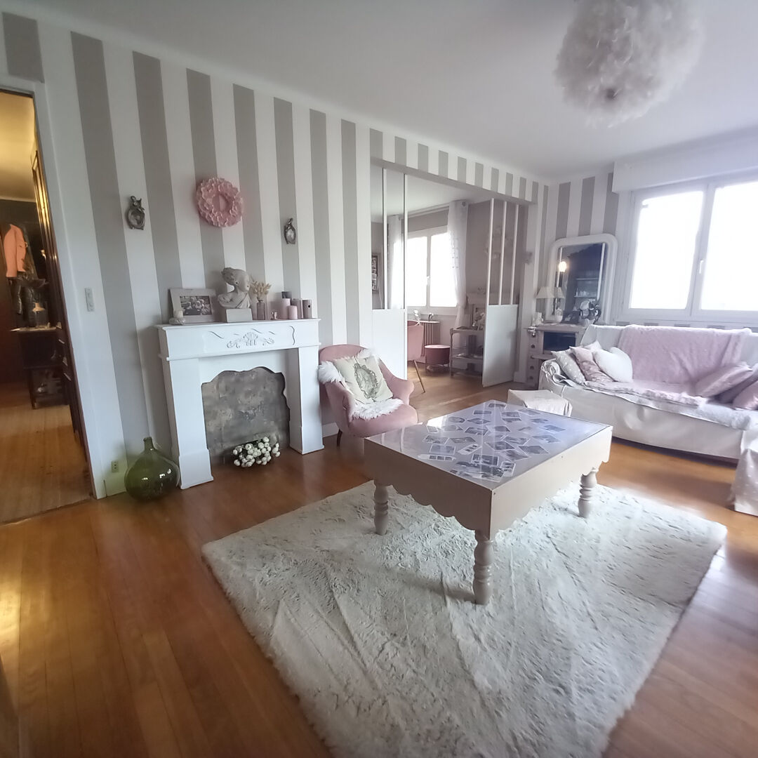 Appartement CHAPRAIS 4 pièce(s) 88m2 Un projet de rénovation isolation et façade de la copropriété est en cours ,travaux entièrement prise en charge par le vendeur .