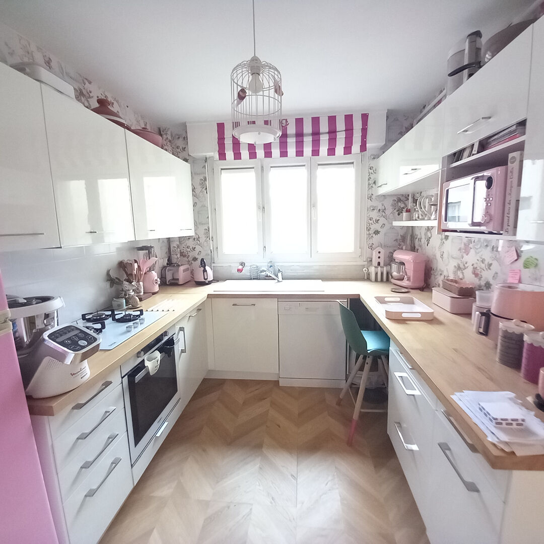 Photo Appartement CHAPRAIS 4 pièce(s) 88m2 Un projet de rénovation isolation et façade de la copropriété est en cours ,travaux entièrement prise en charge par le vendeur . image 4/6