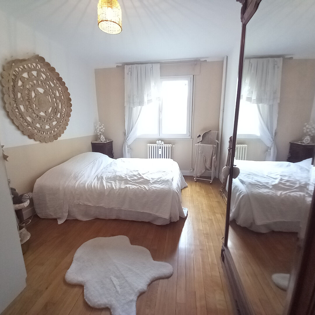 Photo Appartement CHAPRAIS 4 pièce(s) 88m2 Un projet de rénovation isolation et façade de la copropriété est en cours ,travaux entièrement prise en charge par le vendeur . image 6/6