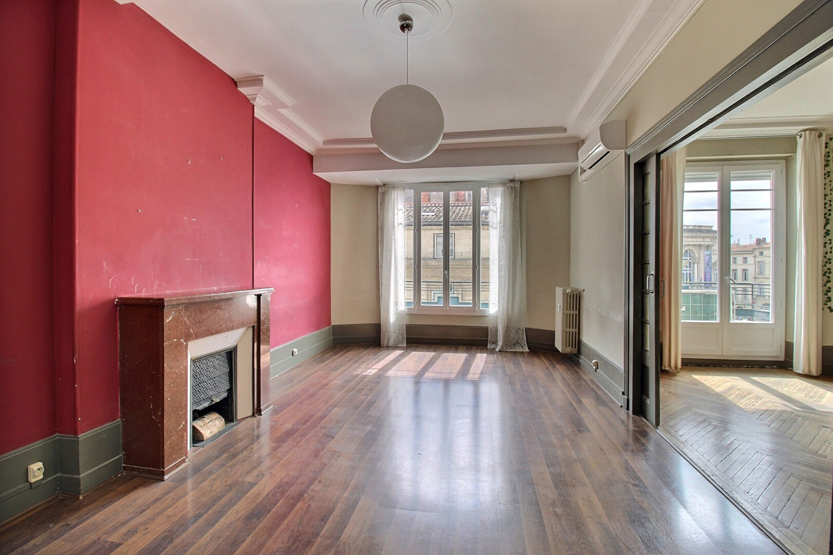 Photo Emplacement exceptionnel - Bureaux ou appartement 6 pièces de 160,5 m² avec vue imprenable sur la Comédie. image 4/6
