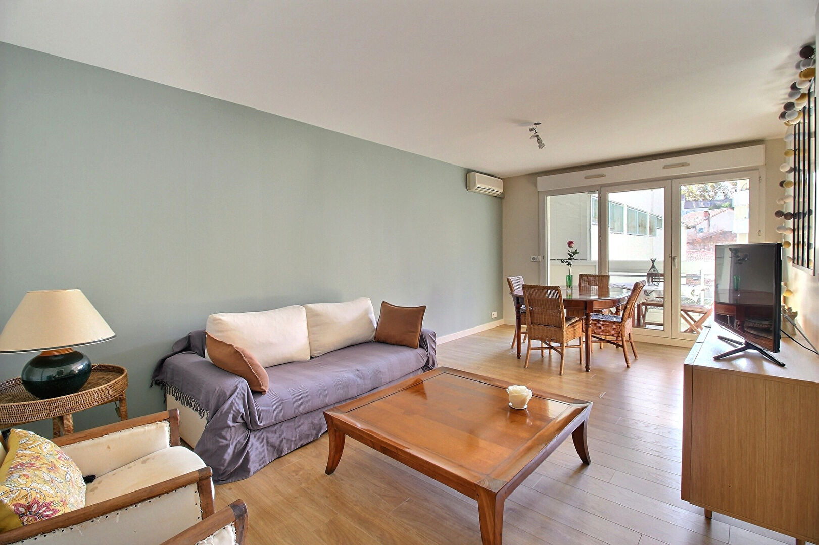 Photo Place Carnot - T3 de 68 m² avec le combo parfait : TERRASSE + LOGGIA + ASCENSEUR + GARAGE image 1/6