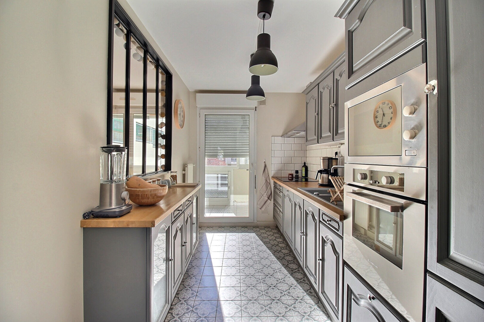 Photo Place Carnot - T3 de 68 m² avec le combo parfait : TERRASSE + LOGGIA + ASCENSEUR + GARAGE image 2/6