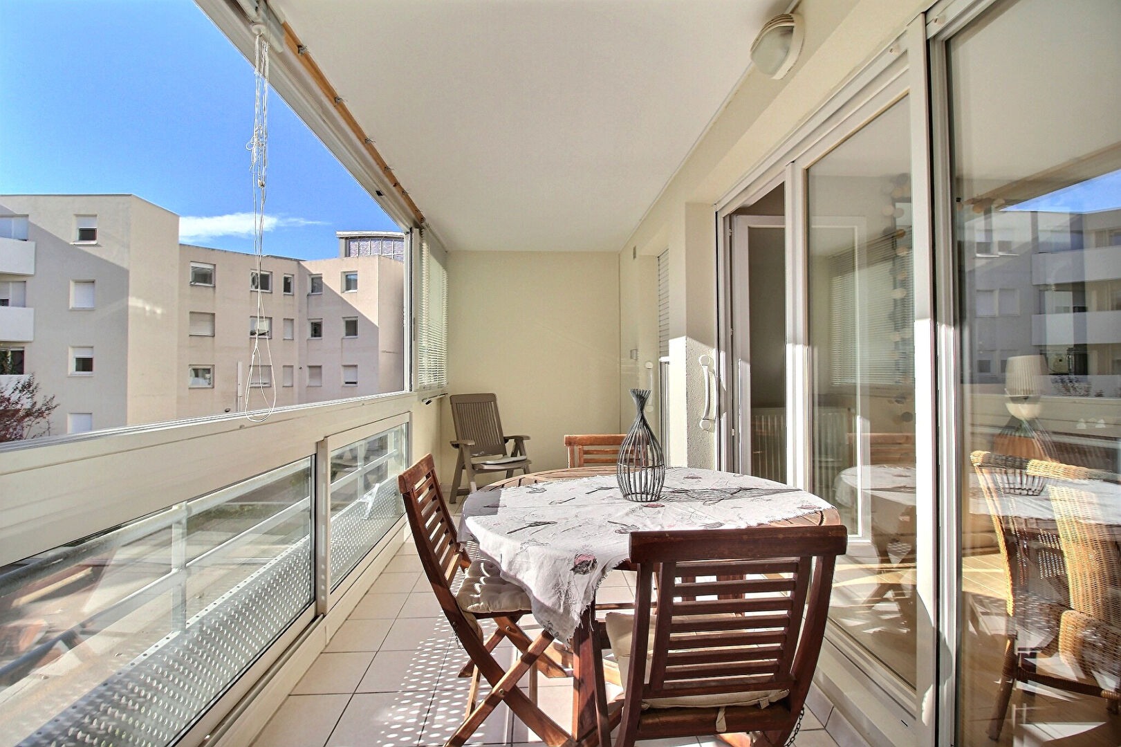 Photo Place Carnot - T3 de 68 m² avec le combo parfait : TERRASSE + LOGGIA + ASCENSEUR + GARAGE image 3/6