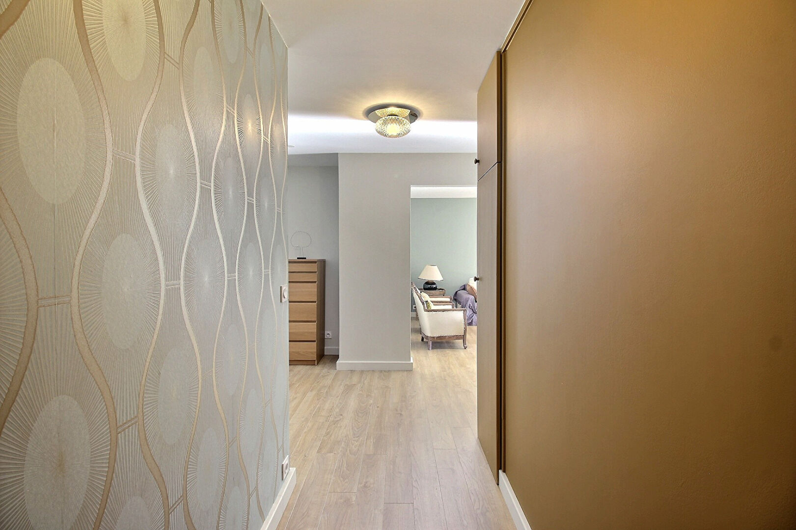 Photo Place Carnot - T3 de 68 m² avec le combo parfait : TERRASSE + LOGGIA + ASCENSEUR + GARAGE image 4/6