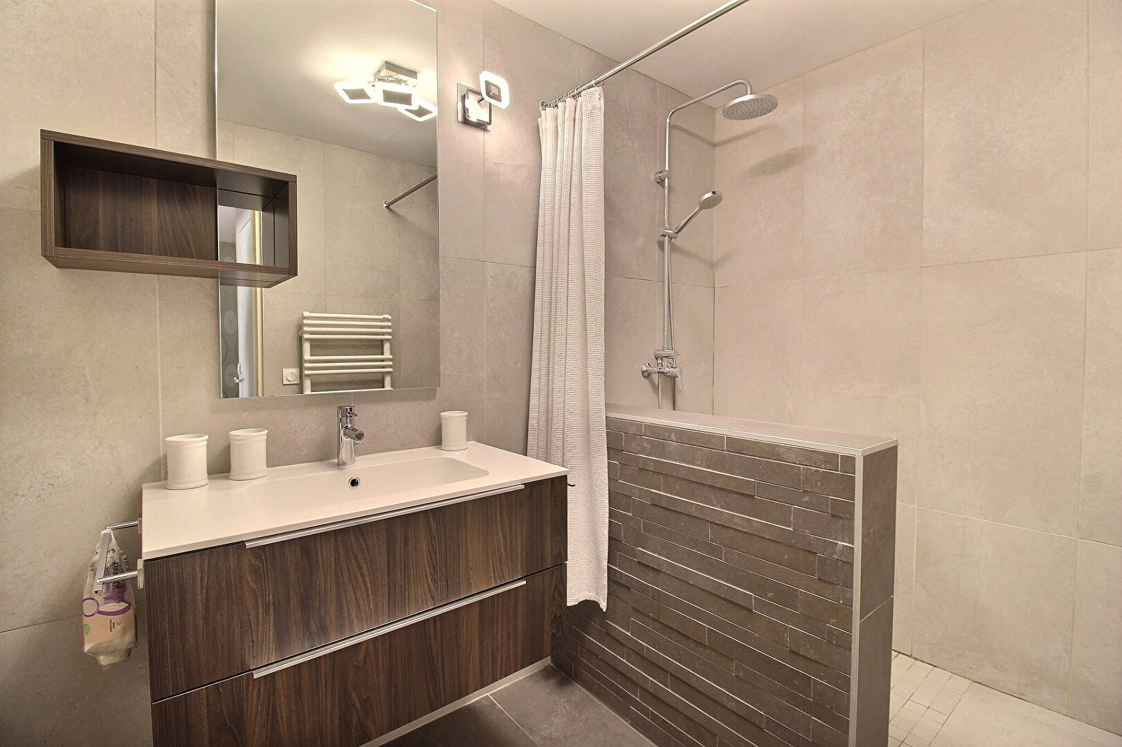 Photo Place Carnot - T3 de 68 m² avec le combo parfait : TERRASSE + LOGGIA + ASCENSEUR + GARAGE image 6/6