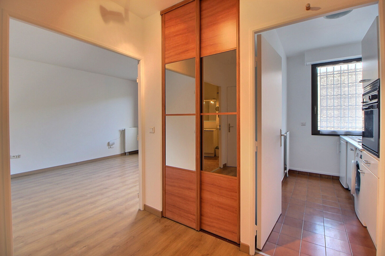 Photo Résidence seniors T1 entièrement rénové avec emplacement exceptionnel, Quartier Comédie / Polygone image 5/6