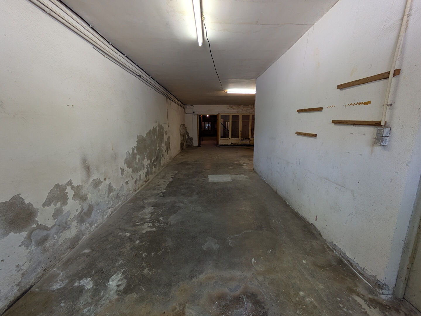 Photo Commerce ou stockage ou Stationnement image 3/3