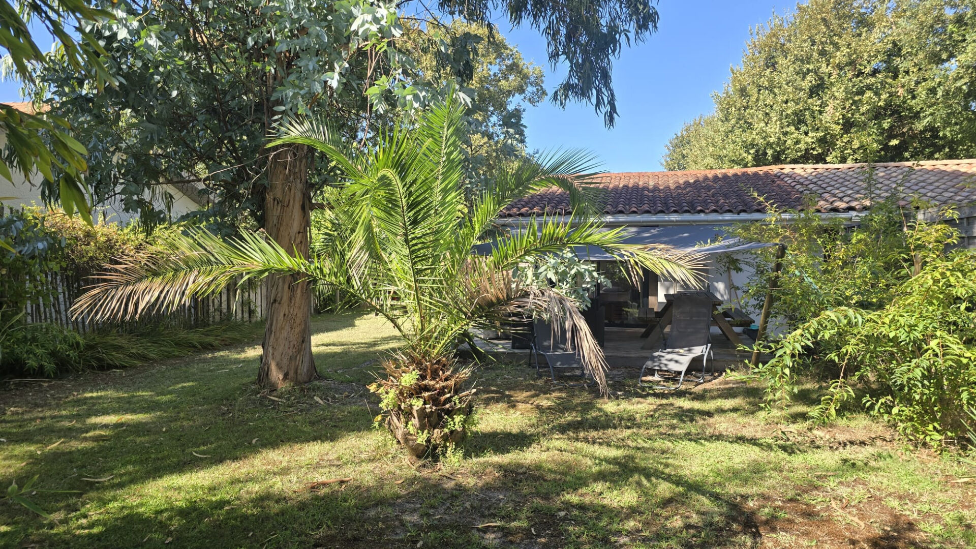 A vendre à Biganos maison avec garage, piscine, et studio indépendant.