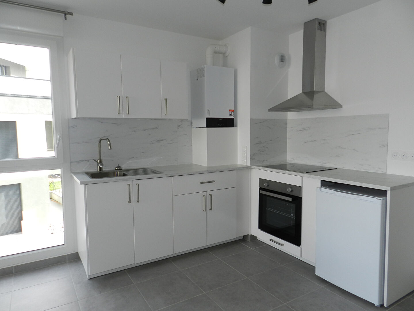 Photo FAVERGES. APPARTEMENT 2 PIECES MEUBLE AVEC GARAGE image 4/6