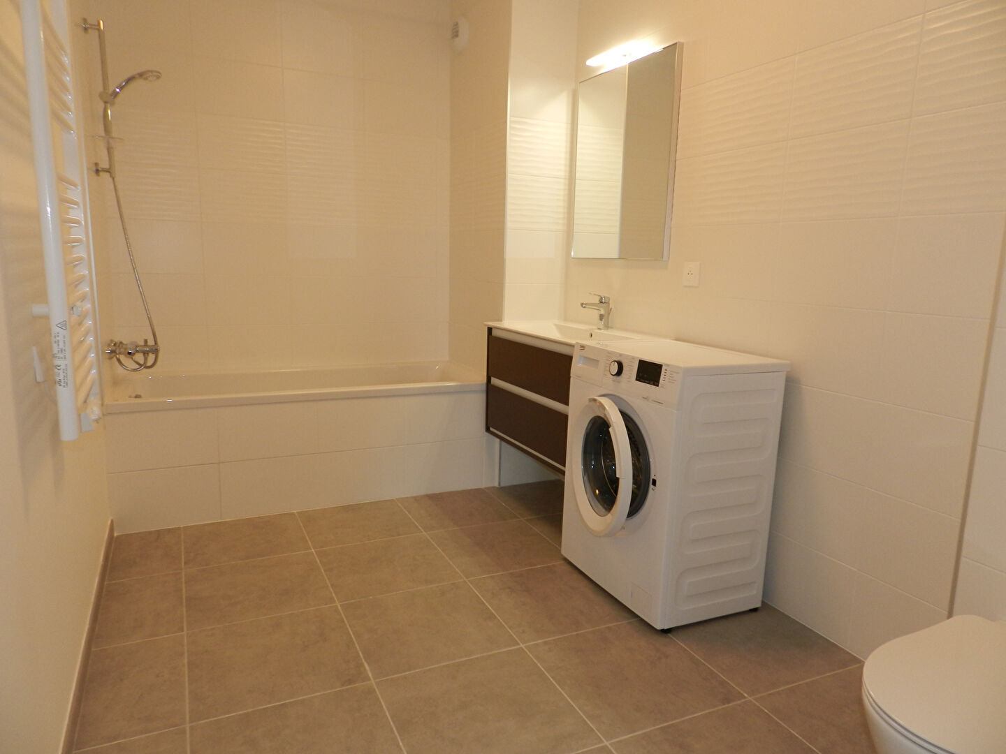 Photo FAVERGES. APPARTEMENT 2 PIECES MEUBLE AVEC GARAGE image 5/6