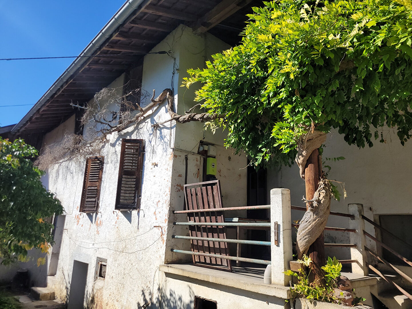 FAVERGES. MAISON DE VILLAGE A REHABILITER AVEC JARDIN