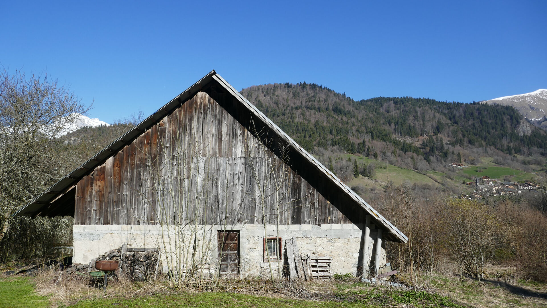 BOUCHET MONT CHARVIN. MAISON ANCIENNE A REHABILITER AVEC TERRAIN DE 2638M²