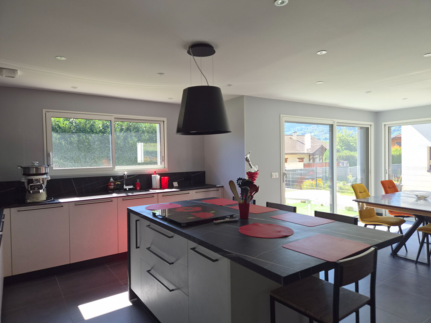 FAVERGES, MAISON 4 PIECES RECENTE