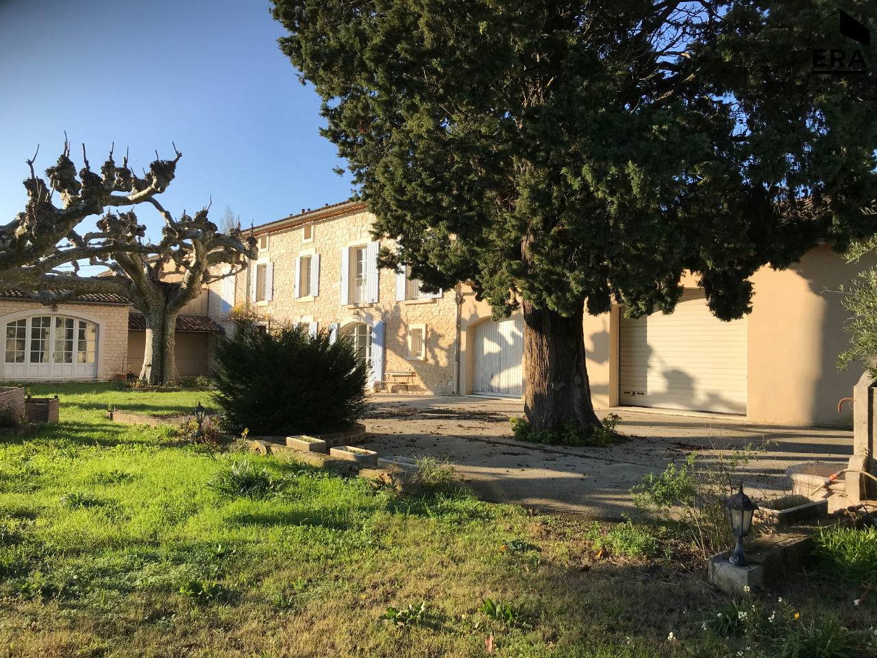 Maison Pernes Les Fontaines 4 pièce(s) 300 m2 avec dépendances sur 1,3 hectares Pernesles Maison Pernes Les Fontaines 4 pièce(s) 300 m2 avec dépendances sur 1,3 hectares Pernesles
