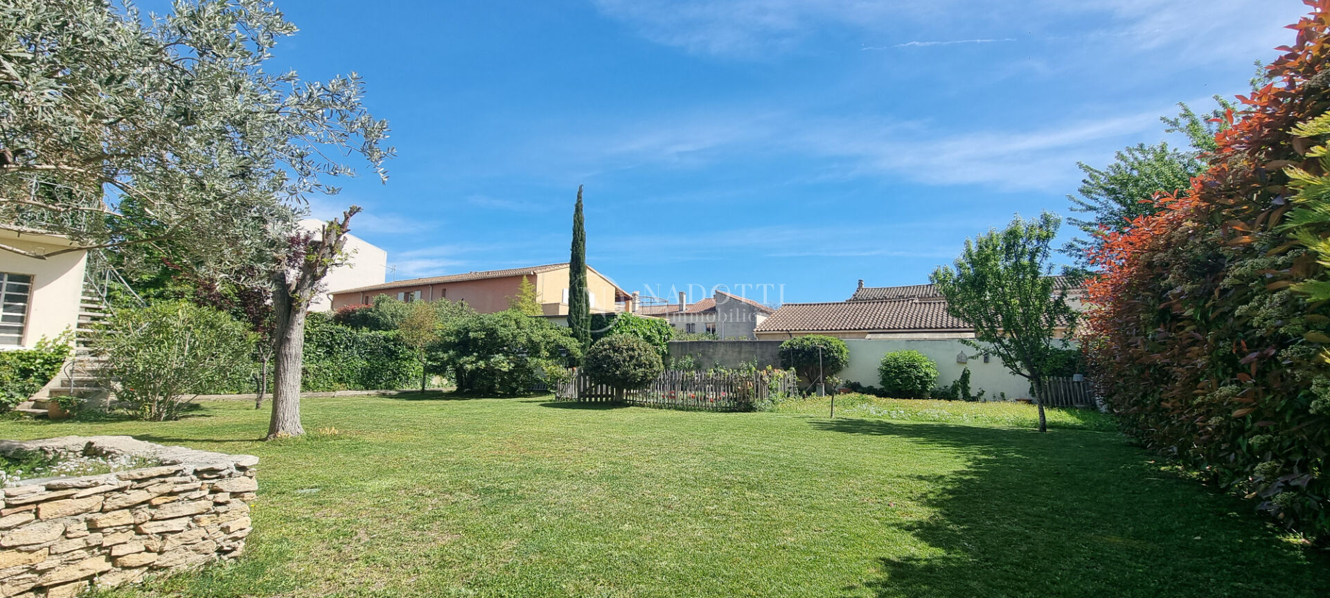 Maison de ville avec jardin clos