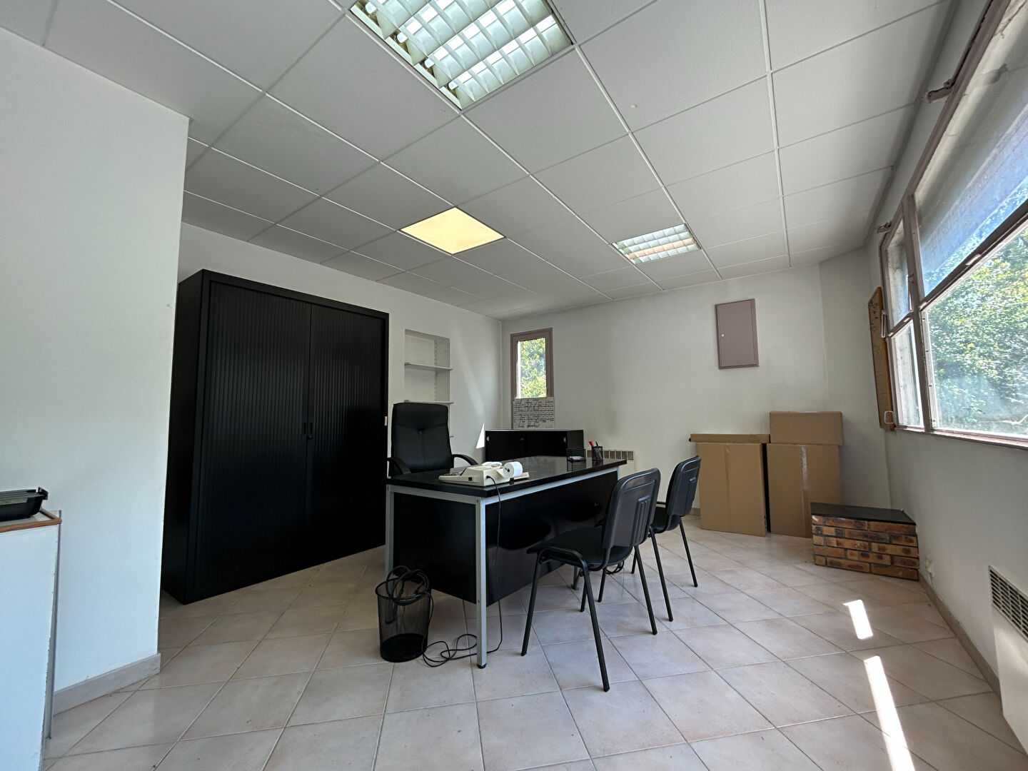 Photo Local commercial Orsay 22.80 m2 image 2/3