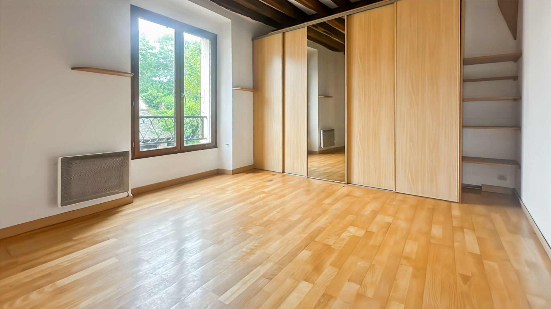 Photo Appartement DUPLEX  4 pièces - place de parking- CENTRE-VILLE image 5/6