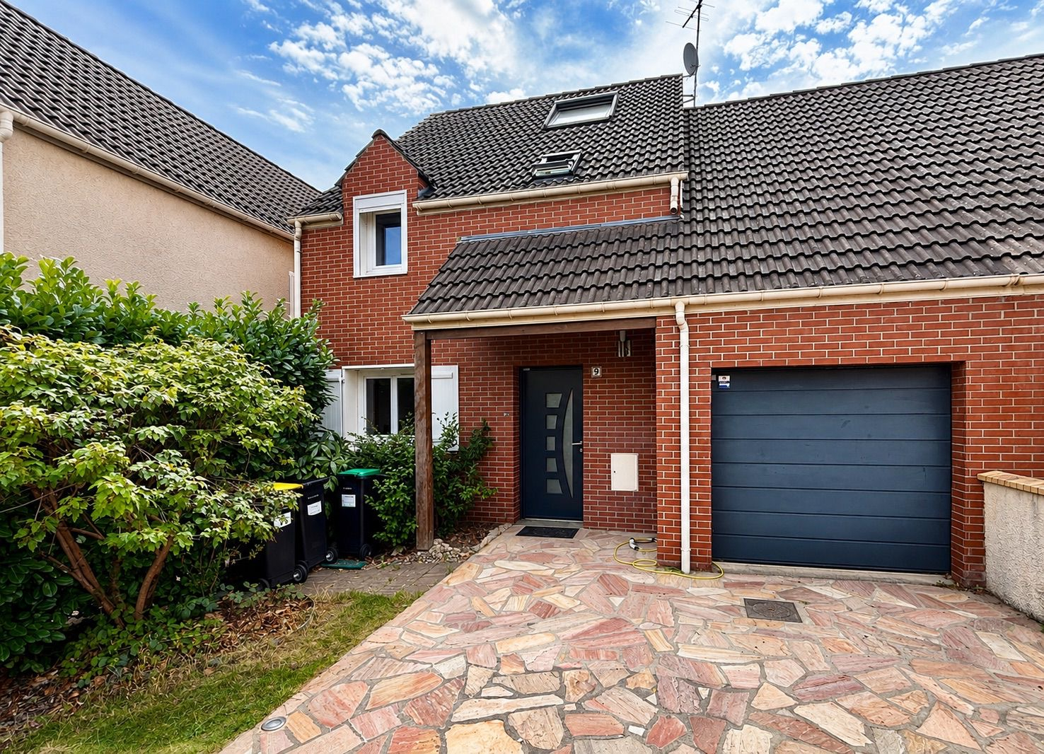 Maison familiale 4 chambres avec bureau, garage, et jardin à LEUVILLE SUR ORGE
