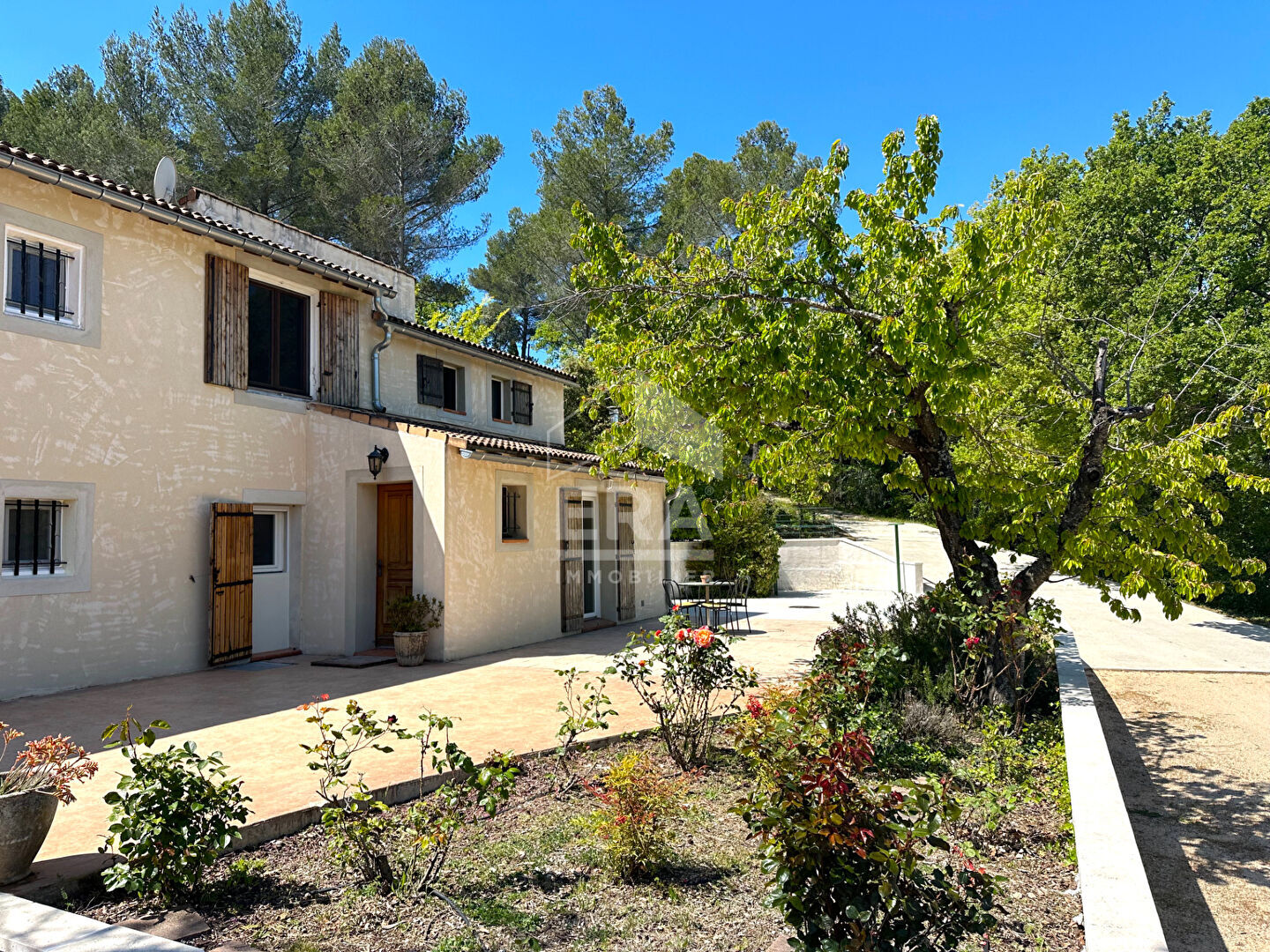 Bâtisse de 263 m2 - AIX EN PROVENCE
