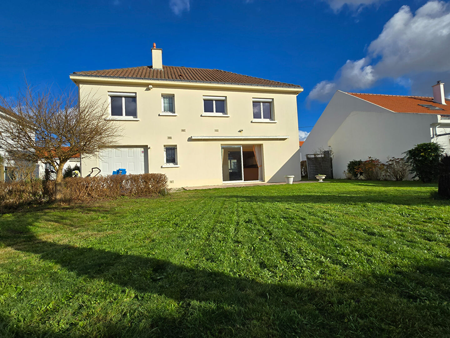 Maison REZÉ LA HOUSSAIS 6 pièce(s) 150m²