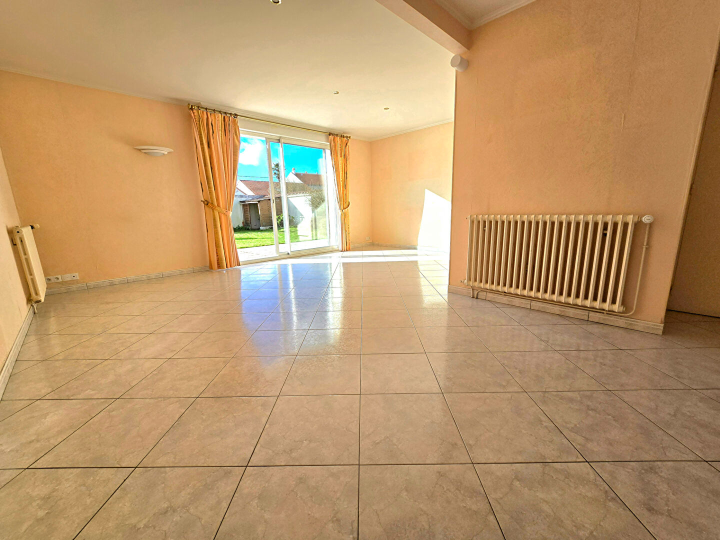 Photo Maison REZÉ LA HOUSSAIS 6 pièce(s) 150m² image 2/6
