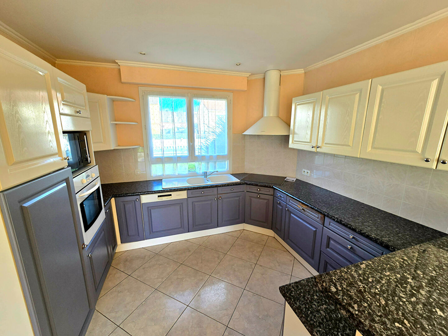 Photo Maison REZÉ LA HOUSSAIS 6 pièce(s) 150m² image 3/6