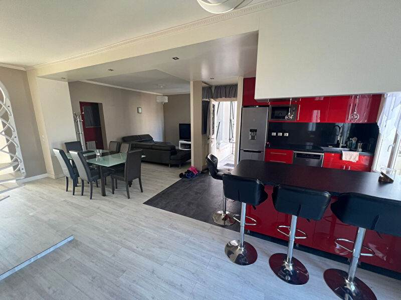 Photo MAISON 6 PIECES DE 140 M² image 1/6