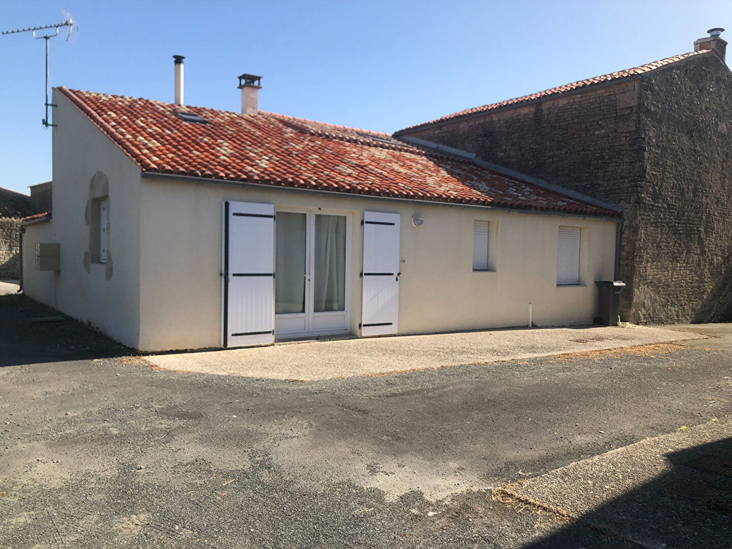 Photo Immeuble de rapport proche Surgères - 6 logements image 3/6