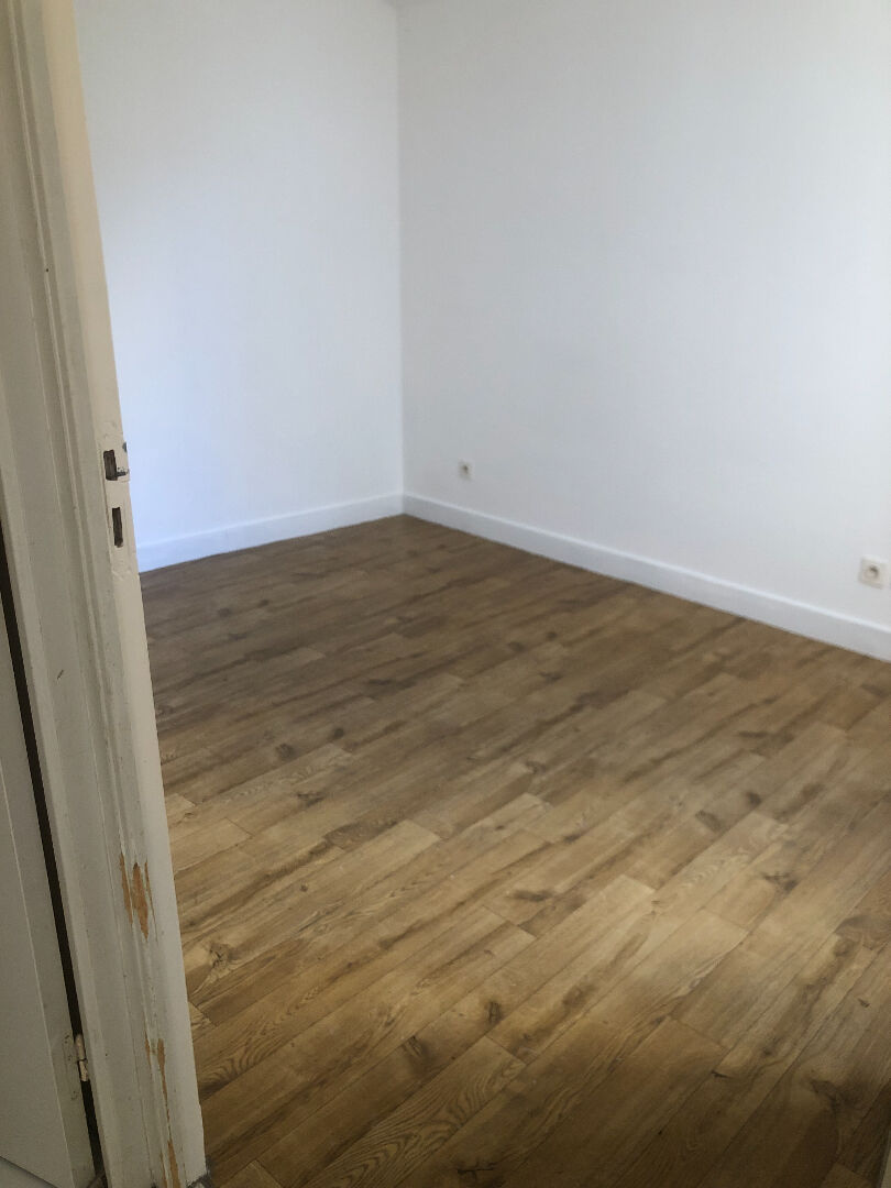 Photo Immeuble de rapport proche Surgères - 6 logements image 5/6