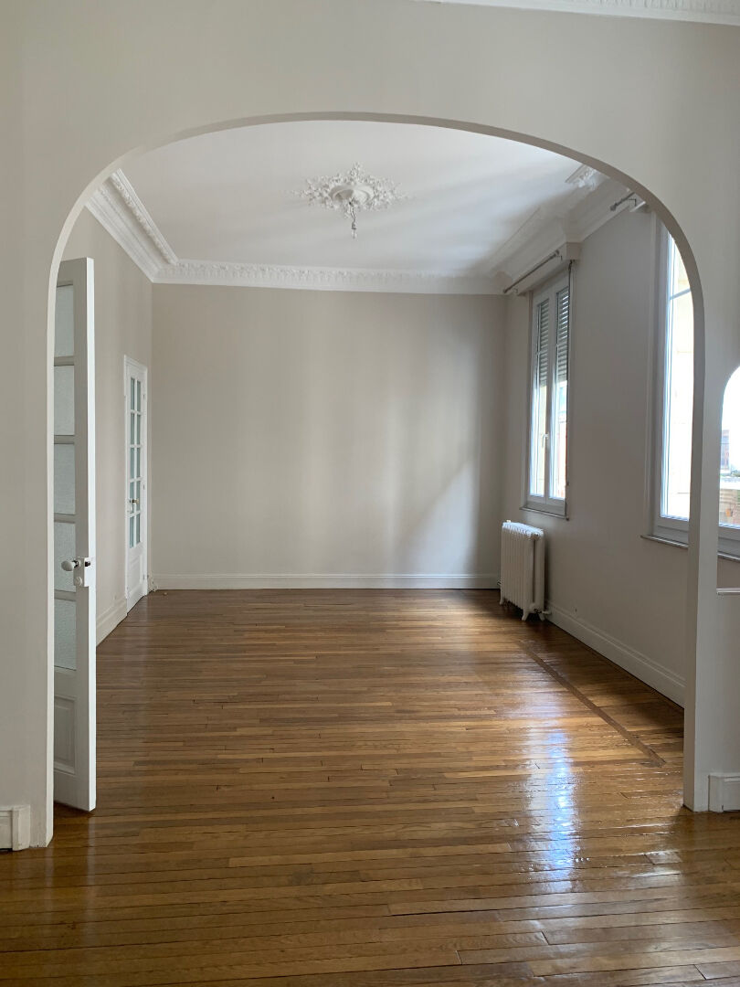 Photo A LOUER appartement  plein centre ville de Saint Quentin 4 pièce(s) 140 m2 image 2/6