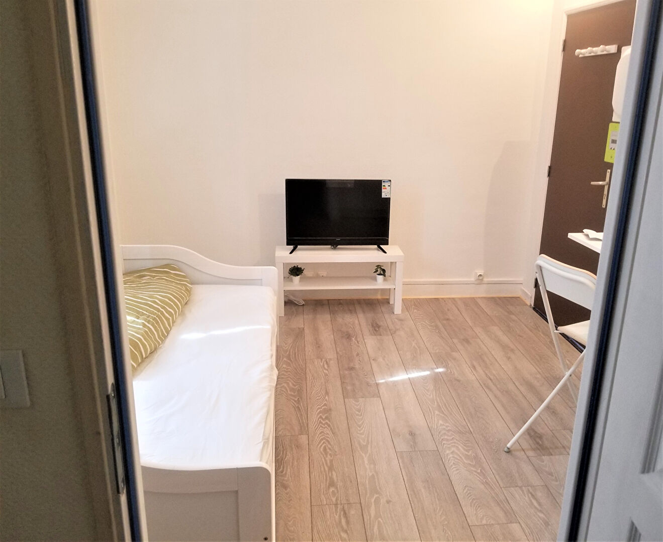 Photo A LOUER STUDIO MEUBLE PROCHE DE LA GARE ST QUENTIN 02100 image 2/4