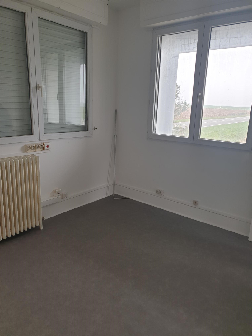 Photo BUREAUX A LOUER NORD OUEST DE ST QUENTIN 02 image 5/6